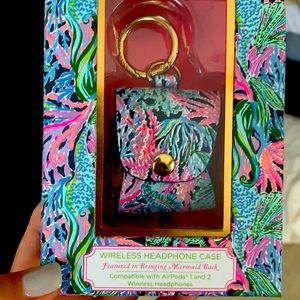 New-never been used. Lilly Pulitzer AirPod case.